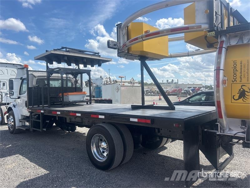 Freightliner M2 106 시립/다목적 차량