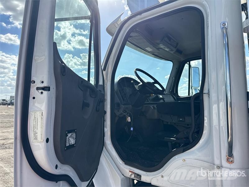 Freightliner M2 106 Camiões caixa temperatura controlada