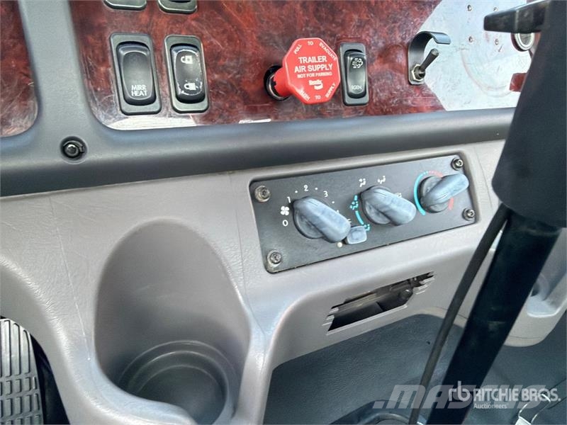 Freightliner M2 106 Camiones portacoches