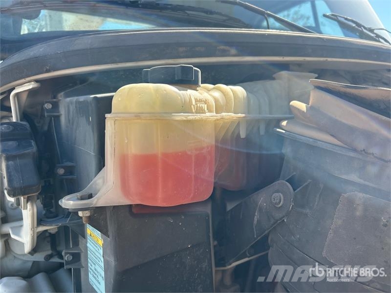 Freightliner M2 106 卡車裝載高空作業車