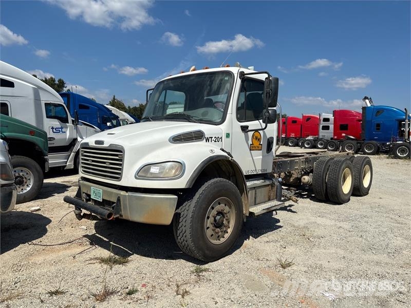 Freightliner M2 106 Cabins and interior