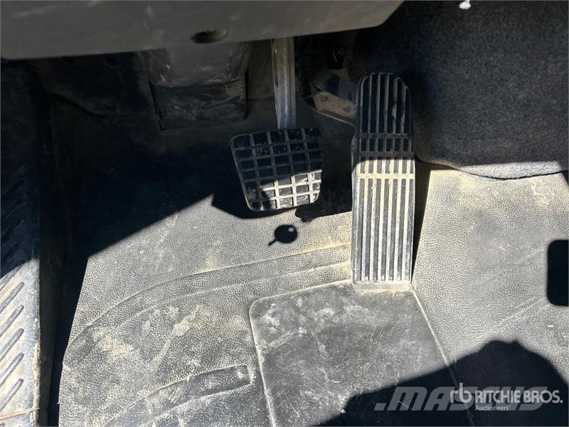 Freightliner M2 106 卡車裝載高空作業車