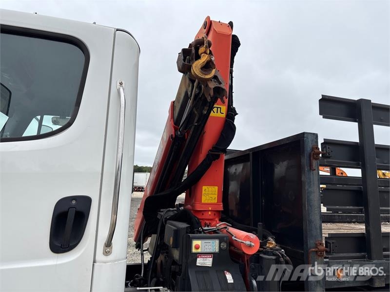 Freightliner M2 106 Autogru