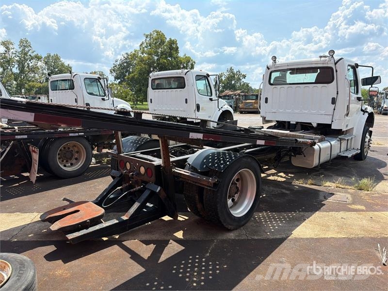 Freightliner M2 106 Autotransporteri