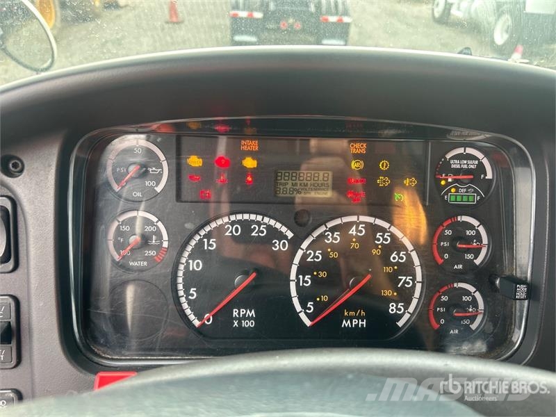Freightliner M2 106 Flatbed / Dropside trucks
