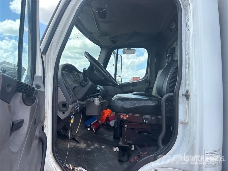 Freightliner M2 106 Caminhões com temperatura controlada