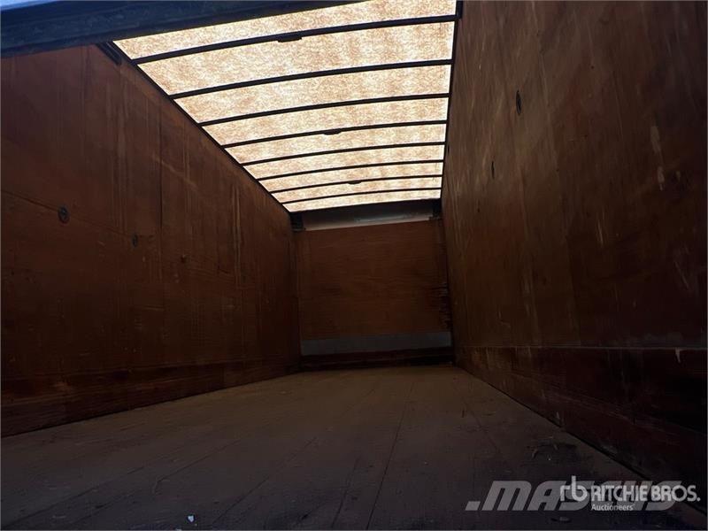 Freightliner M2 106 Camiones con caja de remolque
