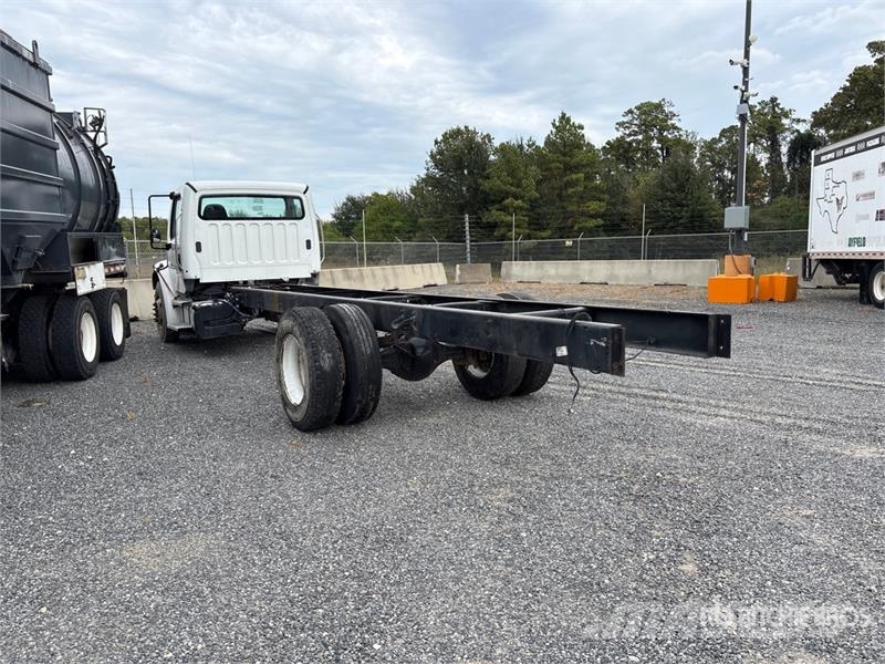 Freightliner M2 106 Cabinas