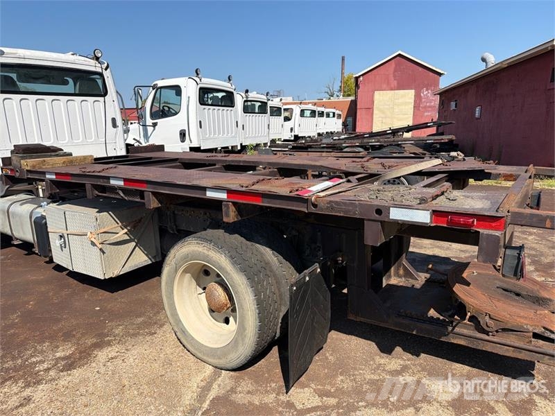 Freightliner M2 106 Camiones portacoches