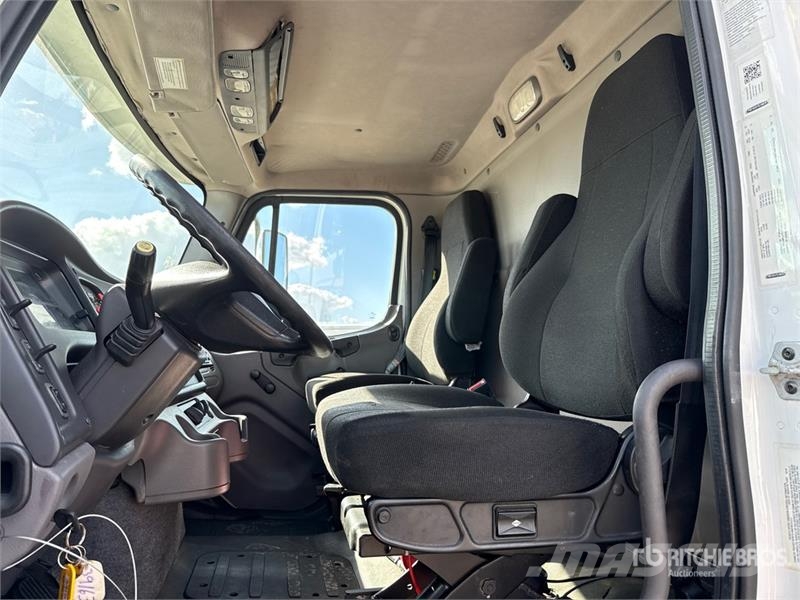 Freightliner M2 106 Camiões caixa temperatura controlada