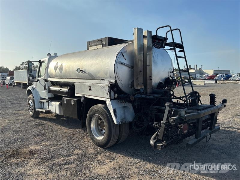 Freightliner M2 106 Caminhões-tanque