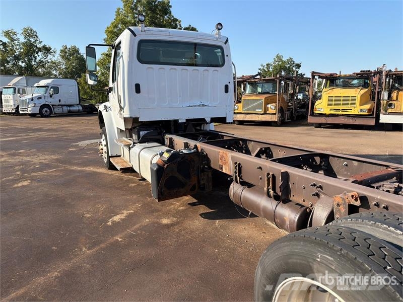 Freightliner M2 106 Camiones portacoches