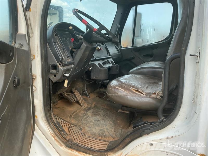 Freightliner M2 106 Flatbed / Dropside trucks