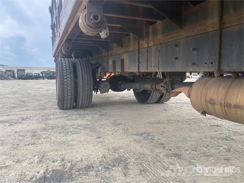 Freightliner M2 106 平板式/側卸式卡車