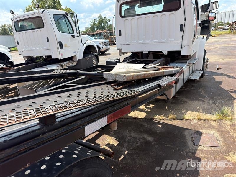 Freightliner M2 106 Autotransporteri