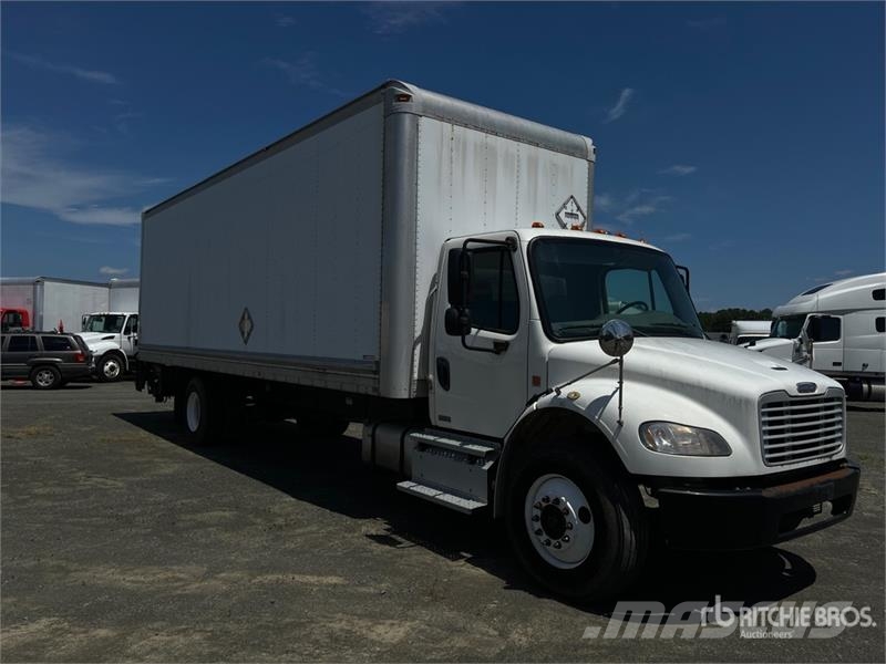 Freightliner M2 106 Camiones con caja de remolque