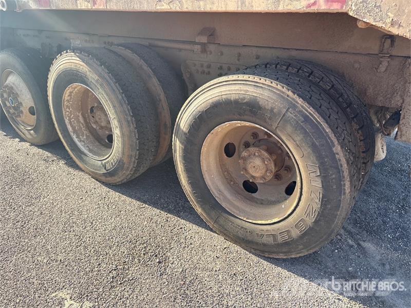 Freightliner M2 106 傾卸式卡車
