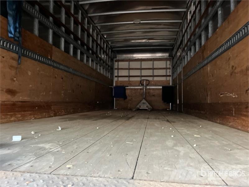 Freightliner M2 106 Фургони