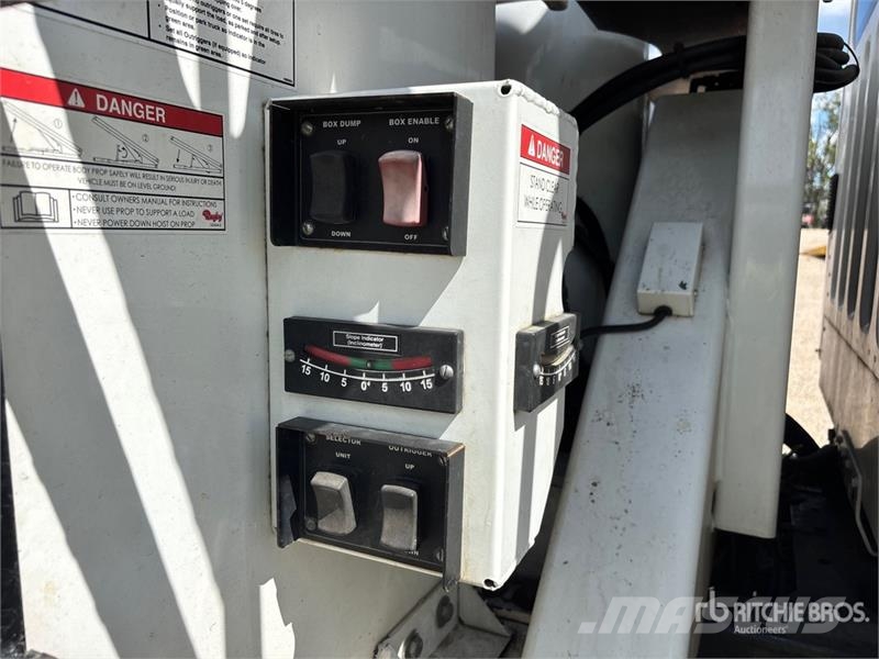 Freightliner M2 106 Pacēlāji uz automašīnas bāzes