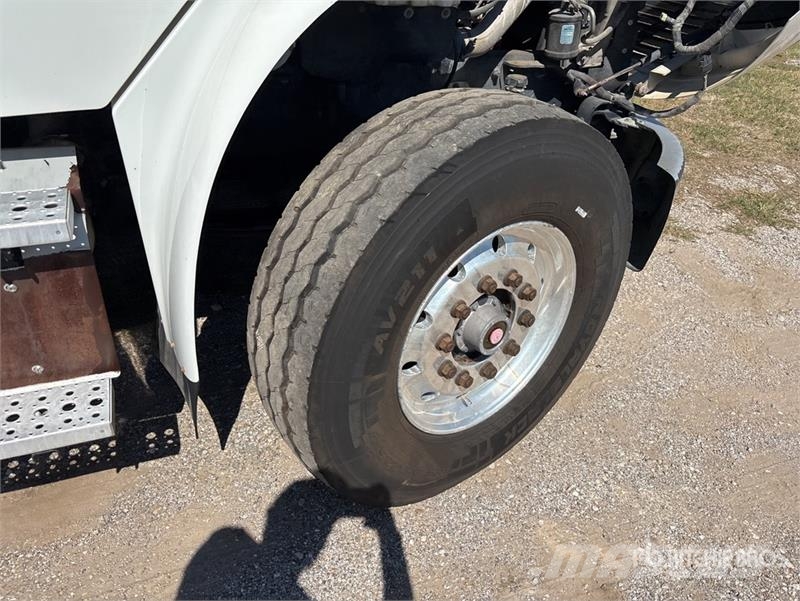 Freightliner M2 106 Camiones aspiradores/combi