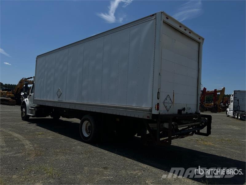 Freightliner M2 106 Camiones con caja de remolque