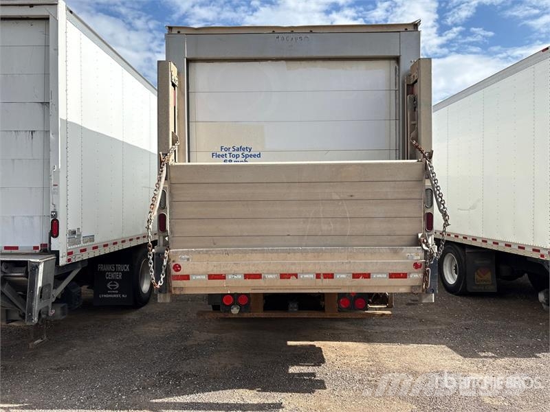 Freightliner M2 106 Kravas automašīnas - refrižeratori