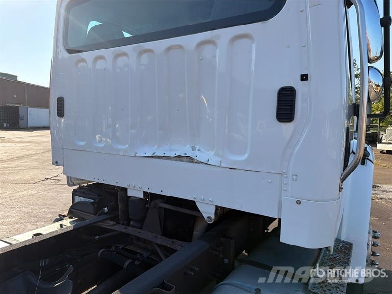 Freightliner M2 106 Camiones portacoches