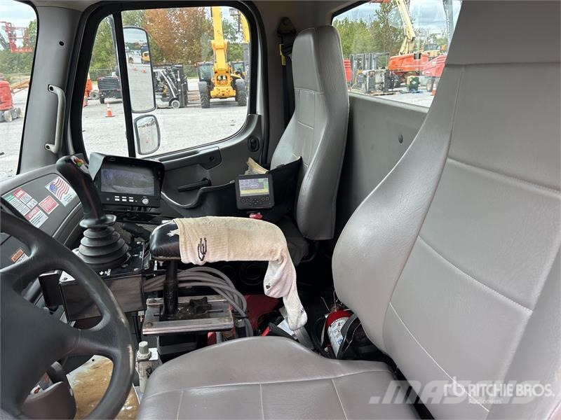 Freightliner M2 106 Camion poubelle
