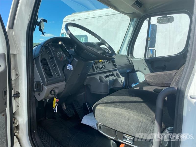 Freightliner M2 106 Camion cassonati