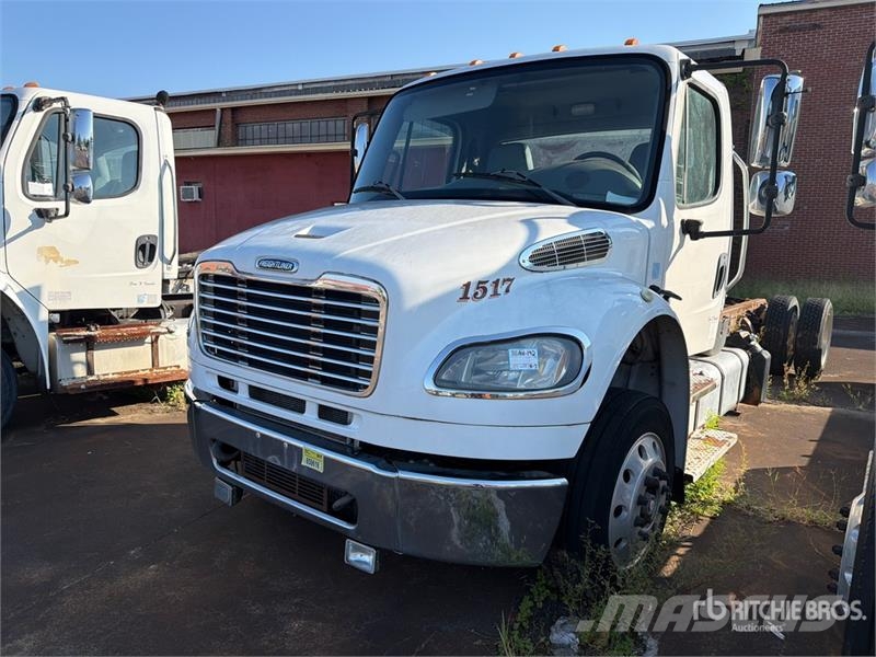 Freightliner M2 106 Camiones portacoches