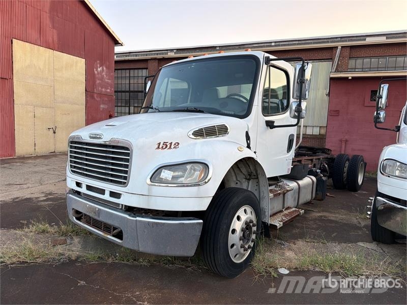 Freightliner M2 106 Camiones portacoches