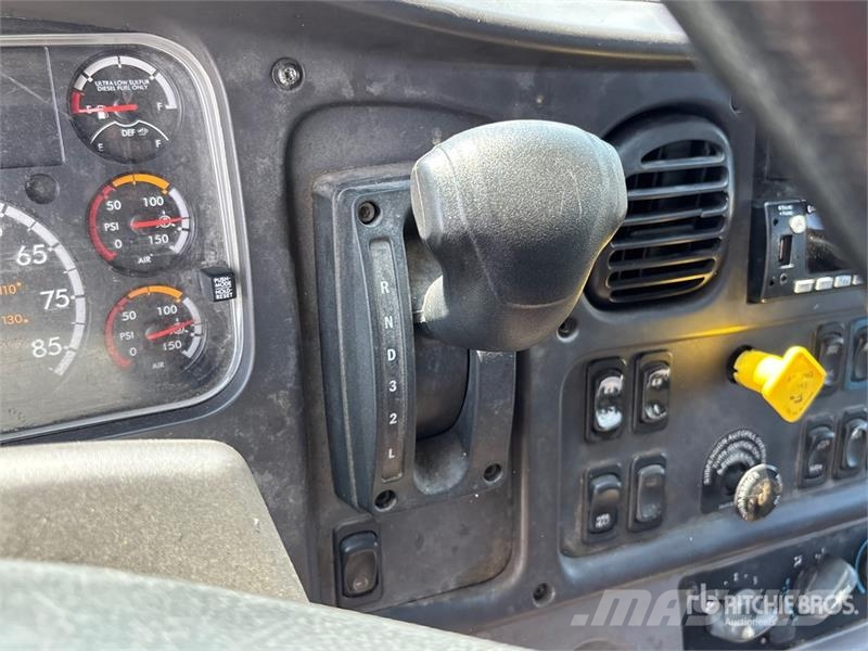Freightliner M2 106 Isotermos y frigoríficos
