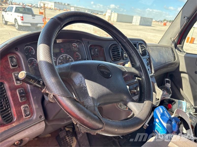 Freightliner M2 106 Temperature controlled trucks