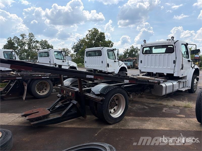 Freightliner M2 106 Autotransporteri
