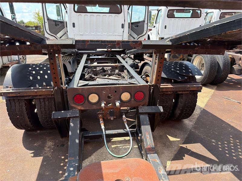 Freightliner M2 106 Autotransporteri