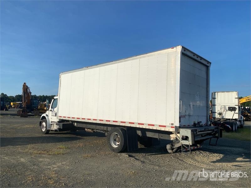 Freightliner M2 106 貨箱式卡車