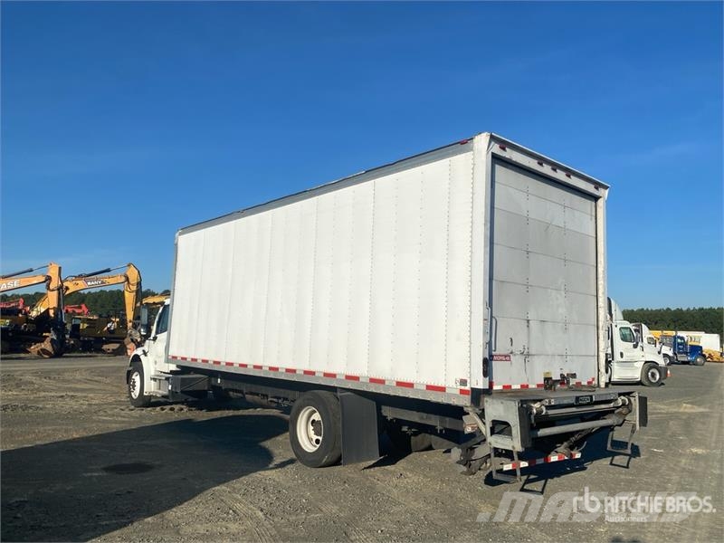 Freightliner M2 106 شاحنات ذات هيكل صندوقي