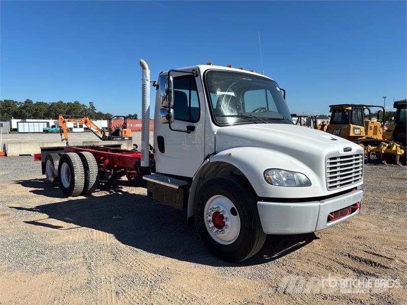 Freightliner M2 106 Kabine i unutrašnjost