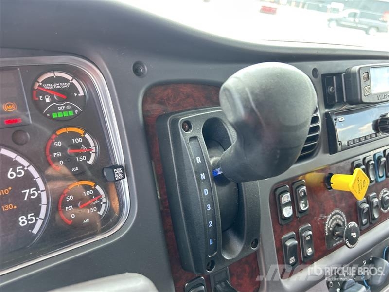 Freightliner M2 106 Furgons