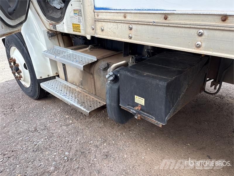 Freightliner M2 106 Kravas automašīnas - refrižeratori