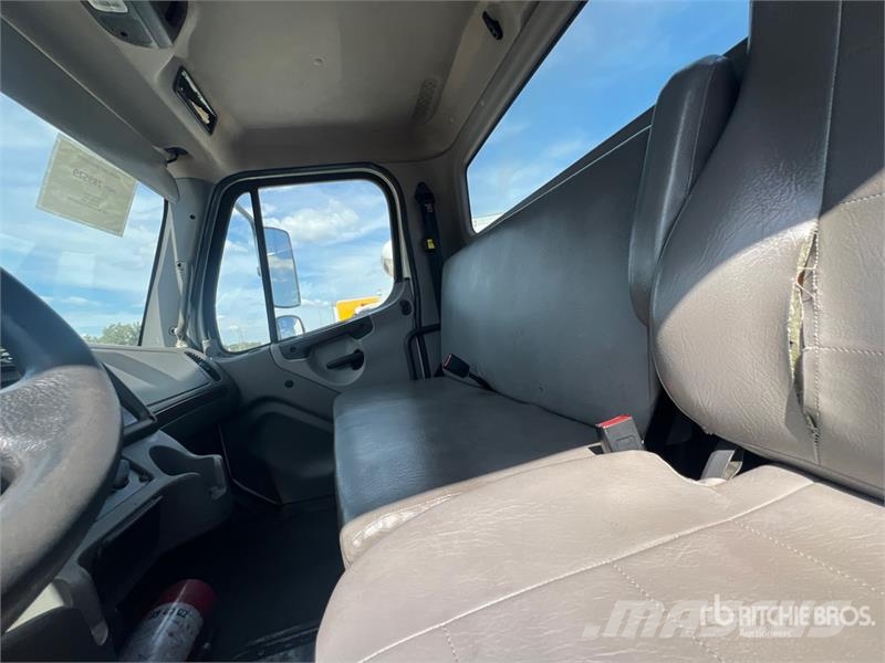Freightliner M2 106 Cabine e interni