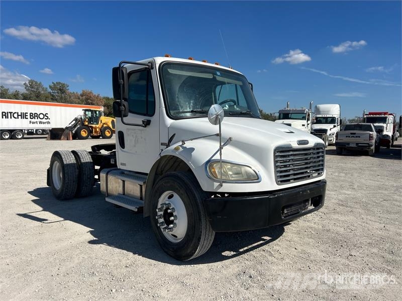Freightliner M2 106 Nyergesvontatók