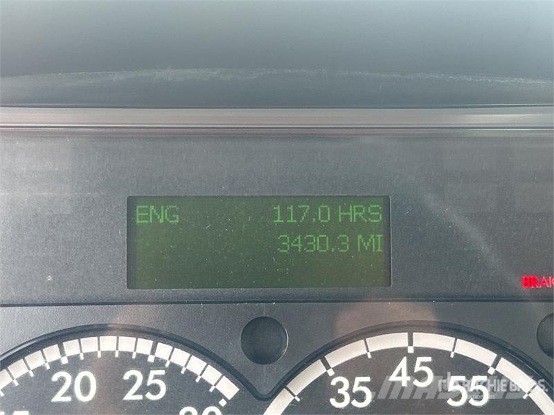 Freightliner M2 106 시립/다목적 차량