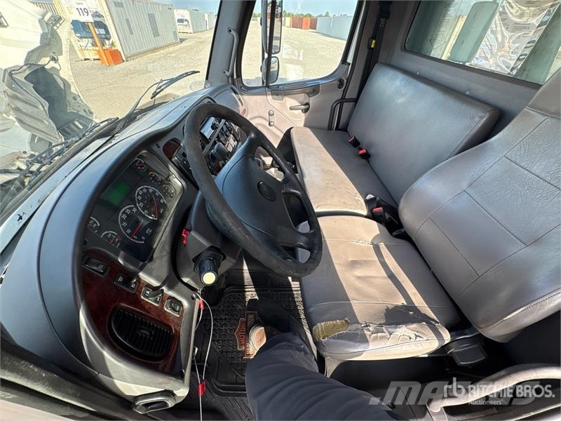Freightliner M2 106 Isotermos y frigoríficos