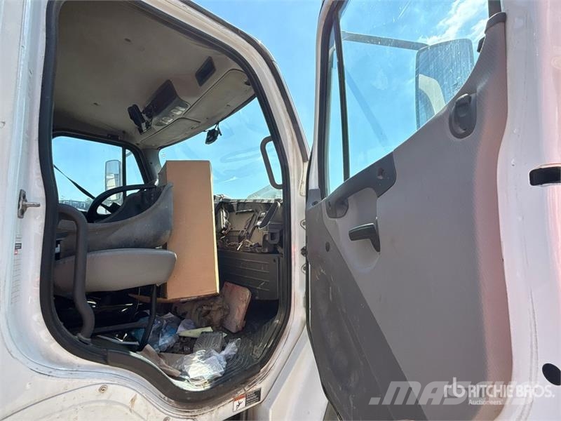 Freightliner M2 106 Cabins and interior