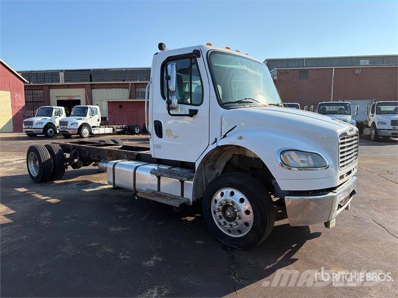 Freightliner M2 106 Camiones portacoches