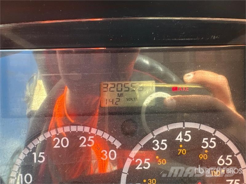 Freightliner M2 106 Temperature controlled trucks