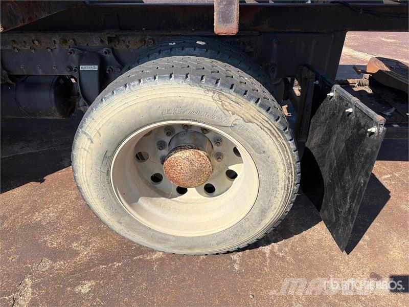 Freightliner M2 106 Camiones portacoches