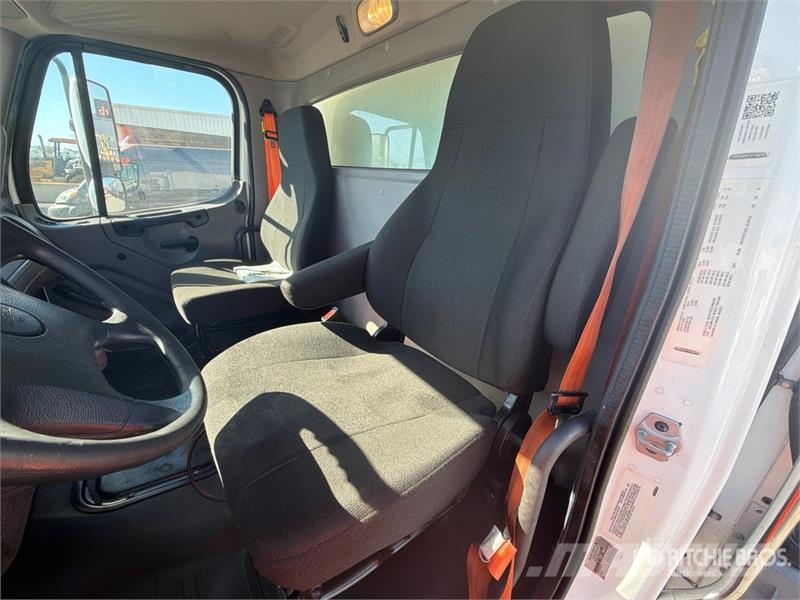 Freightliner M2 106 Isotermos y frigoríficos