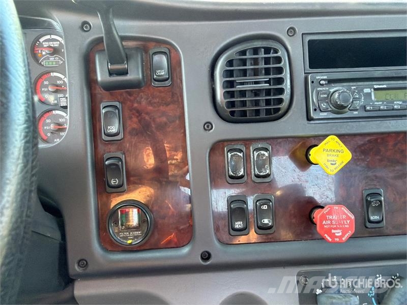 Freightliner M2 106 Camiones portacoches